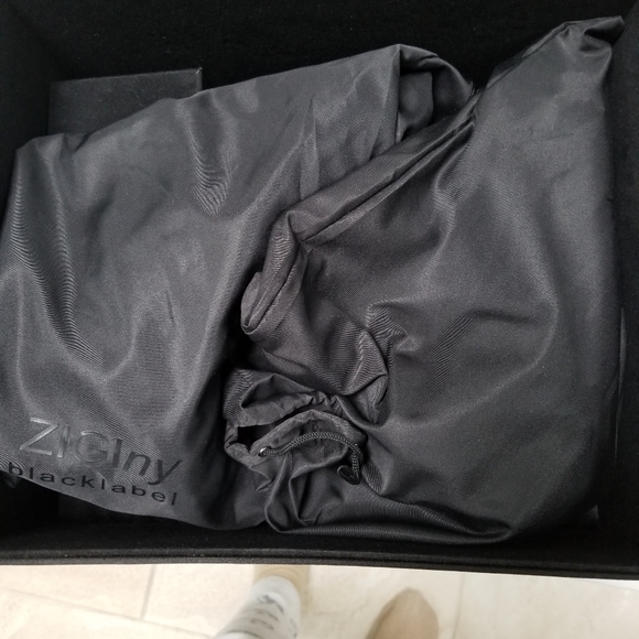 Shoes - Picture 2 of 8